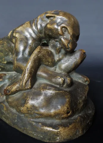 Panthère dévorant un lièvre d' aprés Antoine Louis Barye
