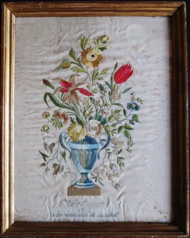 Bouquet de fleurs en soie brodée.