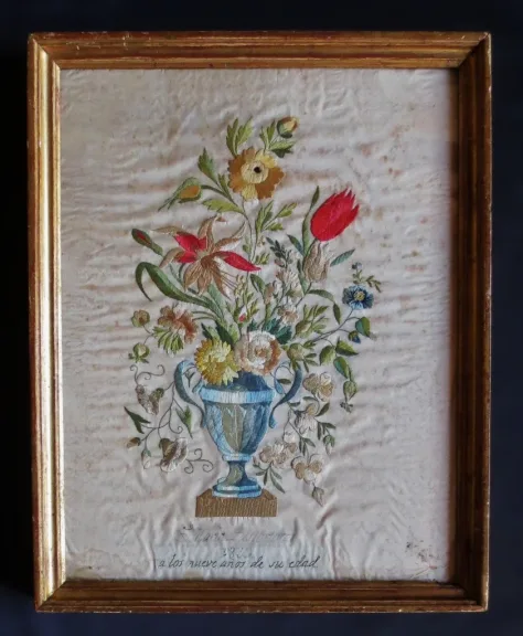 Bouquet de fleurs en soie brodée.