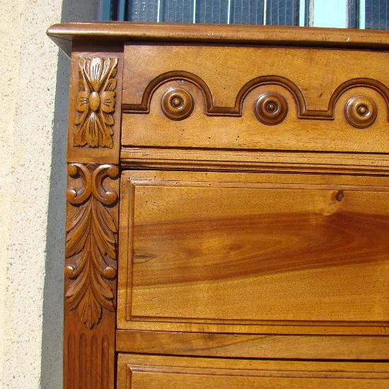 Commode en noyer massif époque XIX ème siècle