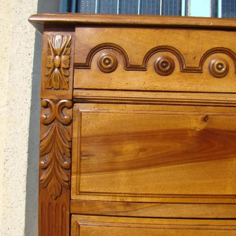 Commode en noyer massif époque XIX ème siècle