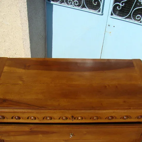Commode en noyer massif époque XIX ème siècle