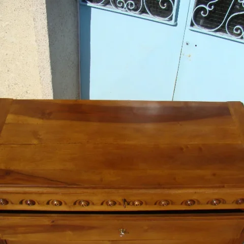 Commode en noyer massif époque XIX ème siècle