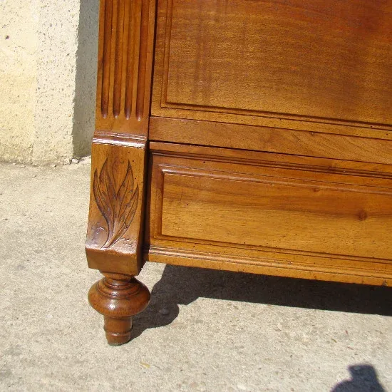 Commode en noyer massif époque XIX ème siècle
