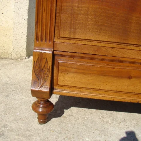Commode en noyer massif époque XIX ème siècle