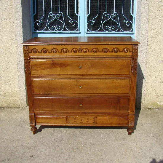 Commode en noyer massif époque XIX ème siècle