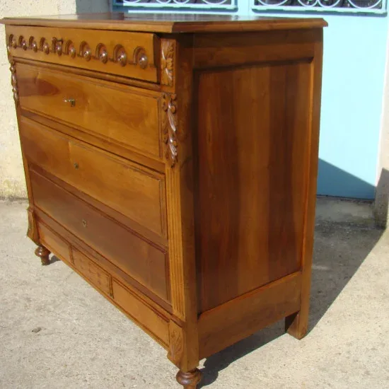 Commode en noyer massif époque XIX ème siècle