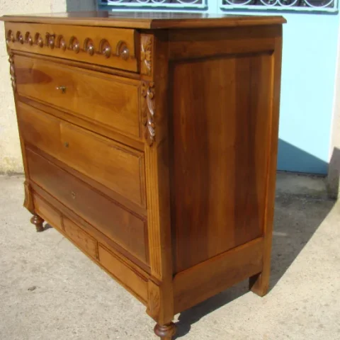 Commode en noyer massif époque XIX ème siècle
