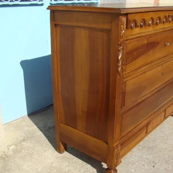 Commode en noyer massif époque XIX ème siècle