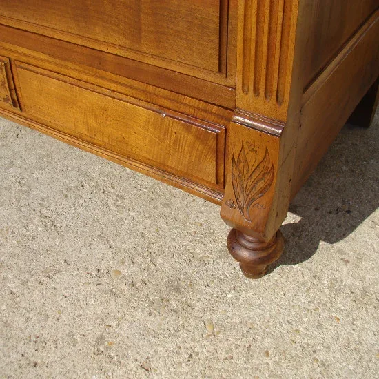 Commode en noyer massif époque XIX ème siècle
