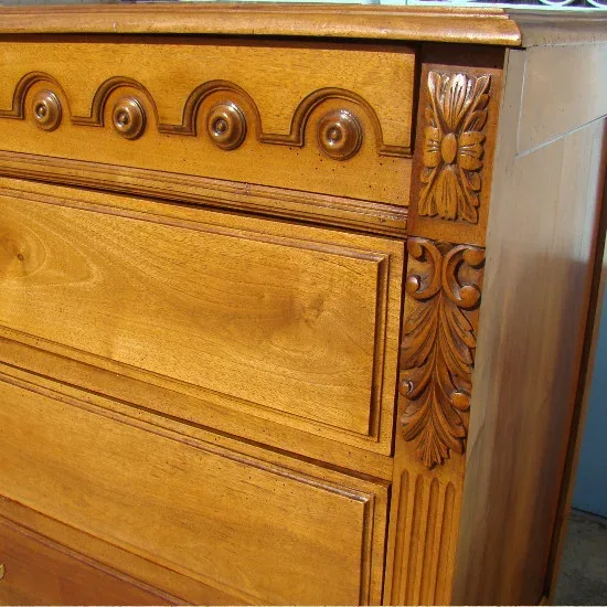 Commode en noyer massif époque XIX ème siècle