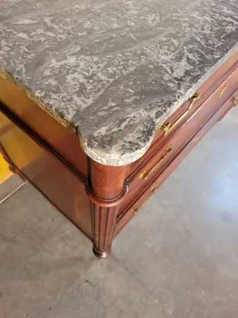 Petite commode Louis XVI en acajou