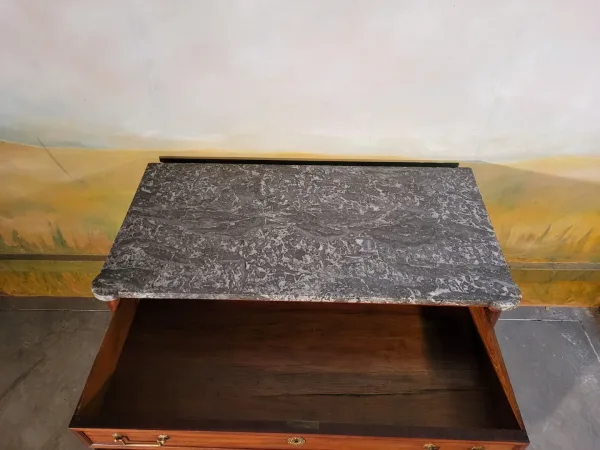 Petite commode Louis XVI en acajou