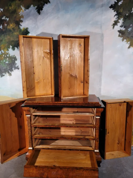 Petite commode Louis Philippe en noyer
