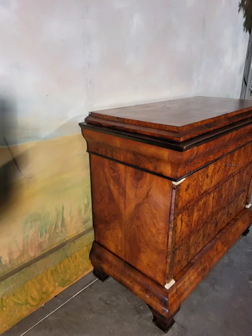 Petite commode Louis Philippe en noyer