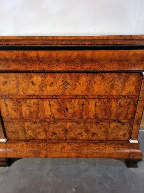 Petite commode Louis Philippe en noyer