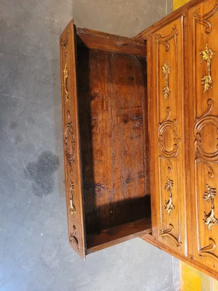 Commode époque Louis XV en noyer