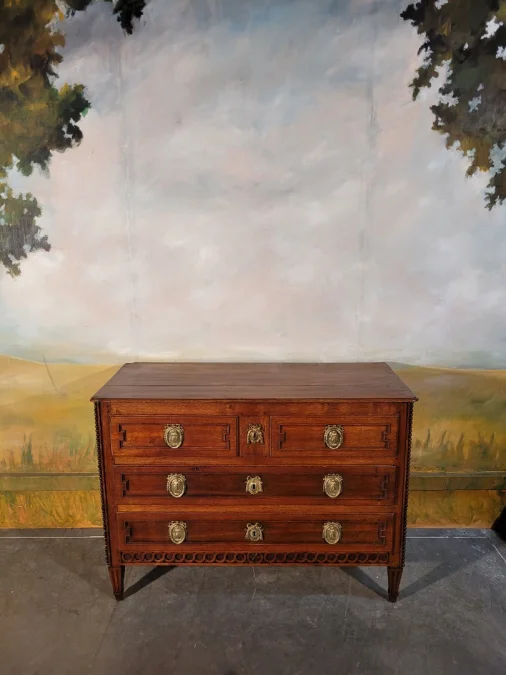 ルイ16世時代のチェスト