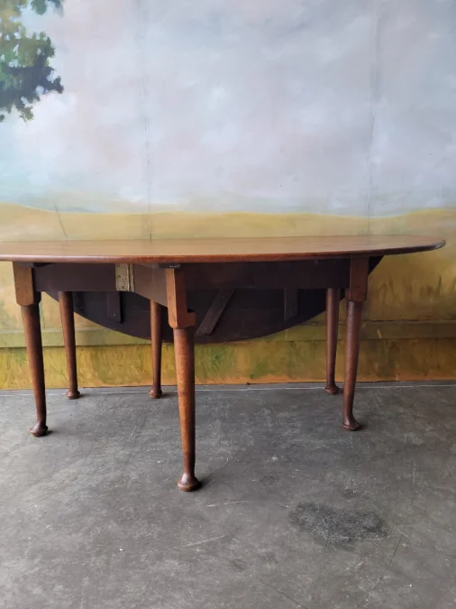 Grande table ovale en chêne