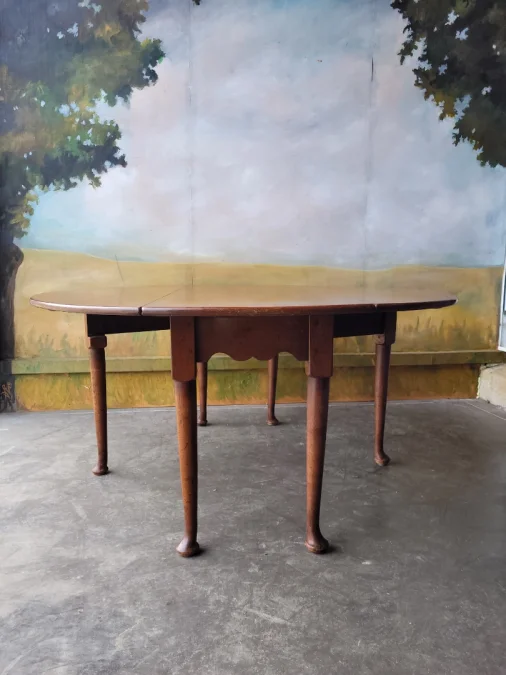 Grande table ovale en chêne
