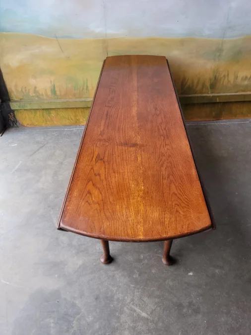 Grande table ovale en chêne