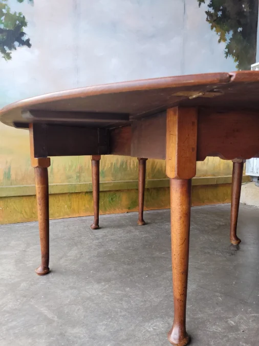 Grande table ovale en chêne
