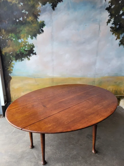 Grande table ovale en chêne