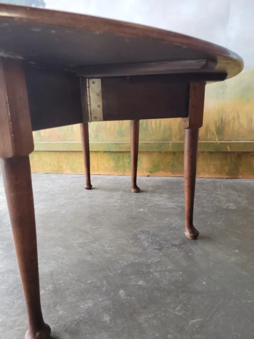 Grande table ovale en chêne
