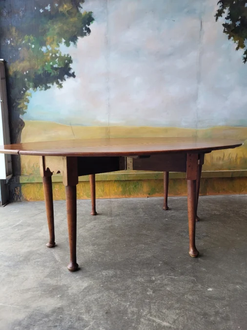 Grande table ovale en chêne