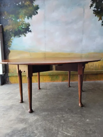 Grande table ovale en chêne