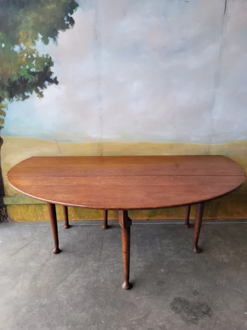 Grande table ovale en chêne