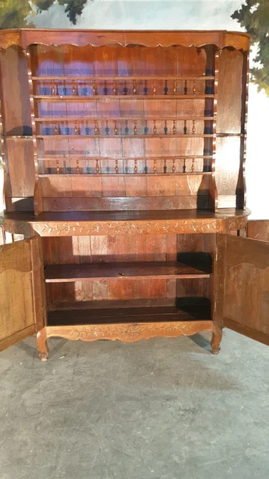 Buffet vaisselier Louis XV en chêne