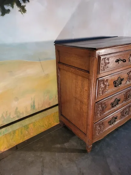 Commode sculptée en chêne époque XIX ÈME