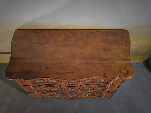 Commode arbalète époque XVIII ème