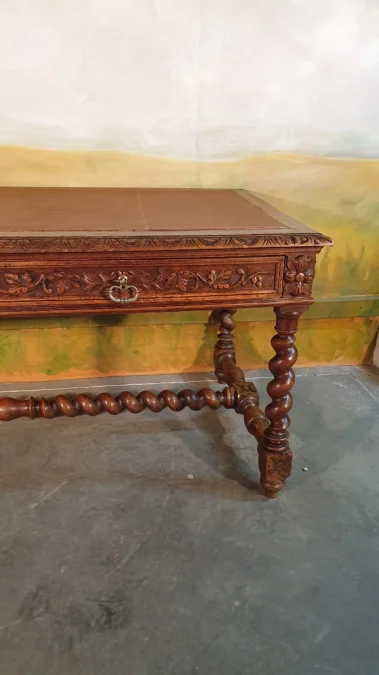 Bureau en chêne style Louis XIII époque XIX ème