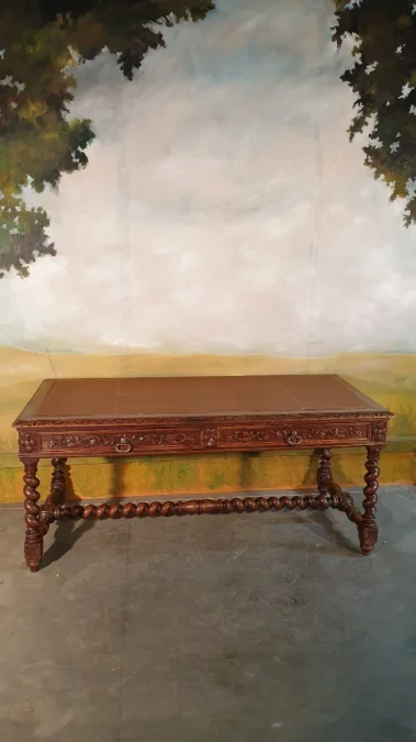 Bureau en chêne style Louis XIII époque XIX ème