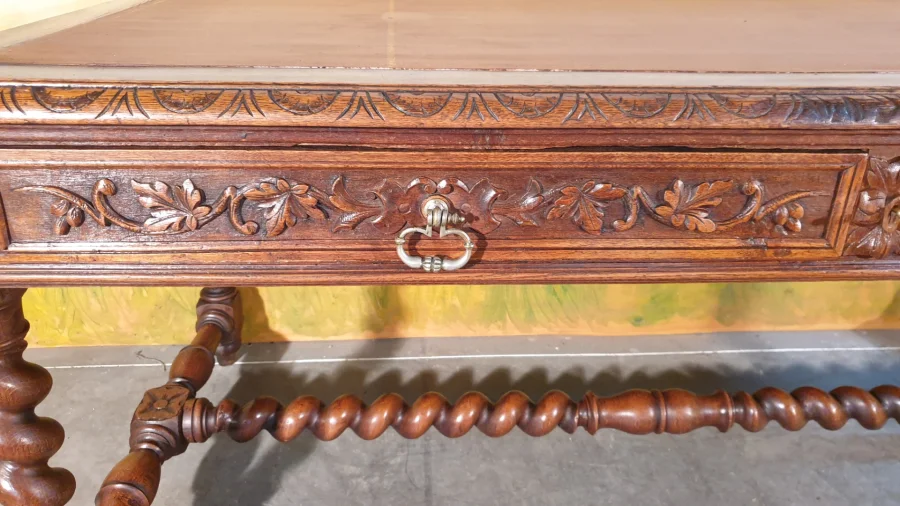 Bureau en chêne style Louis XIII époque XIX ème