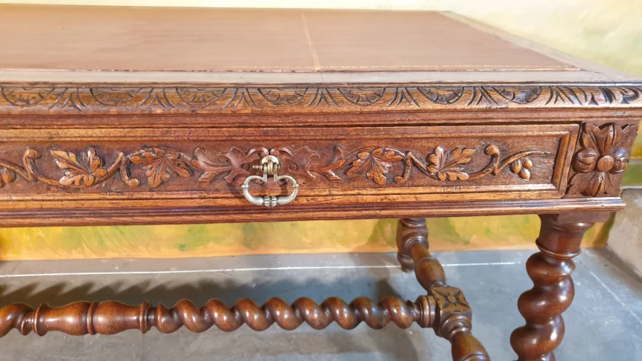 Bureau en chêne style Louis XIII époque XIX ème