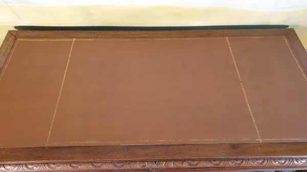 Bureau en chêne style Louis XIII époque XIX ème