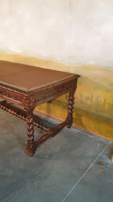 Bureau en chêne style Louis XIII époque XIX ème
