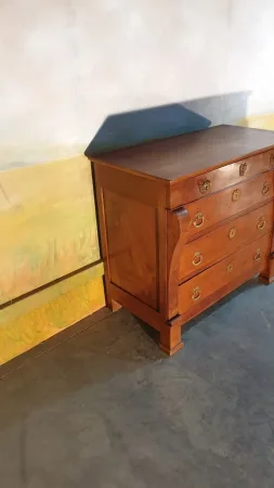 Petite commode époque Restauration en noyer