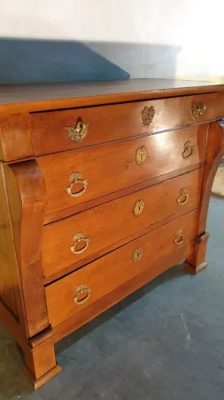 Petite commode époque Restauration en noyer