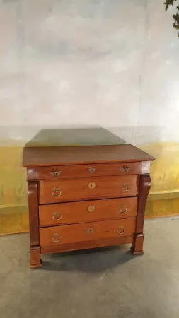 Petite commode époque Restauration en noyer