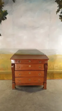Petite commode époque Restauration en noyer
