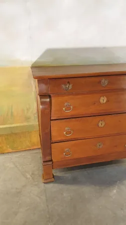 Petite commode époque Restauration en noyer