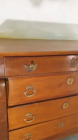Petite commode époque Restauration en noyer