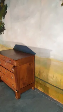 Petite commode époque Restauration en noyer