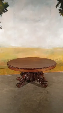 Table basse, sanglier et animaux sculptés
