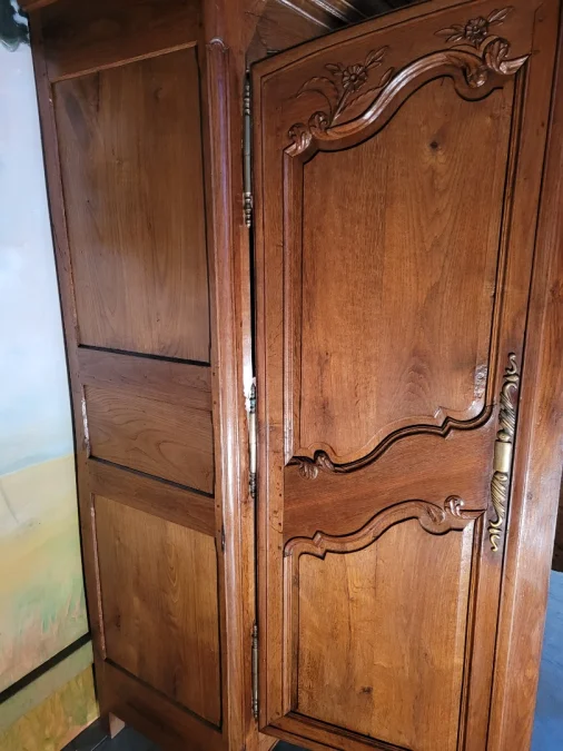 Petite armoire Louis XV en chêne