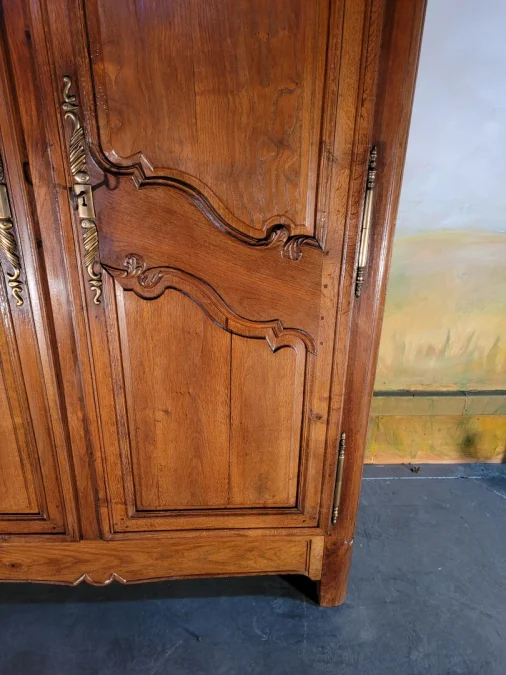 Petite armoire Louis XV en chêne